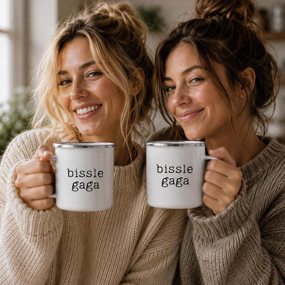 Für leicht verrückte Schwaben: Statement Tasse „bissle gaga!“, witziges Geschenk für beste (schwäbische) Freundinnen