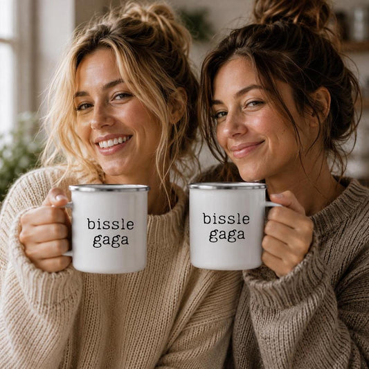 Für leicht verrückte Schwaben: Statement Tasse „bissle gaga!“, witziges Geschenk für beste (schwäbische) Freundinnen